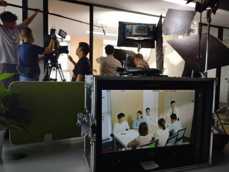 融水TVC拍摄公司：科技产品视觉化大师，诠释未来感与功能美学
